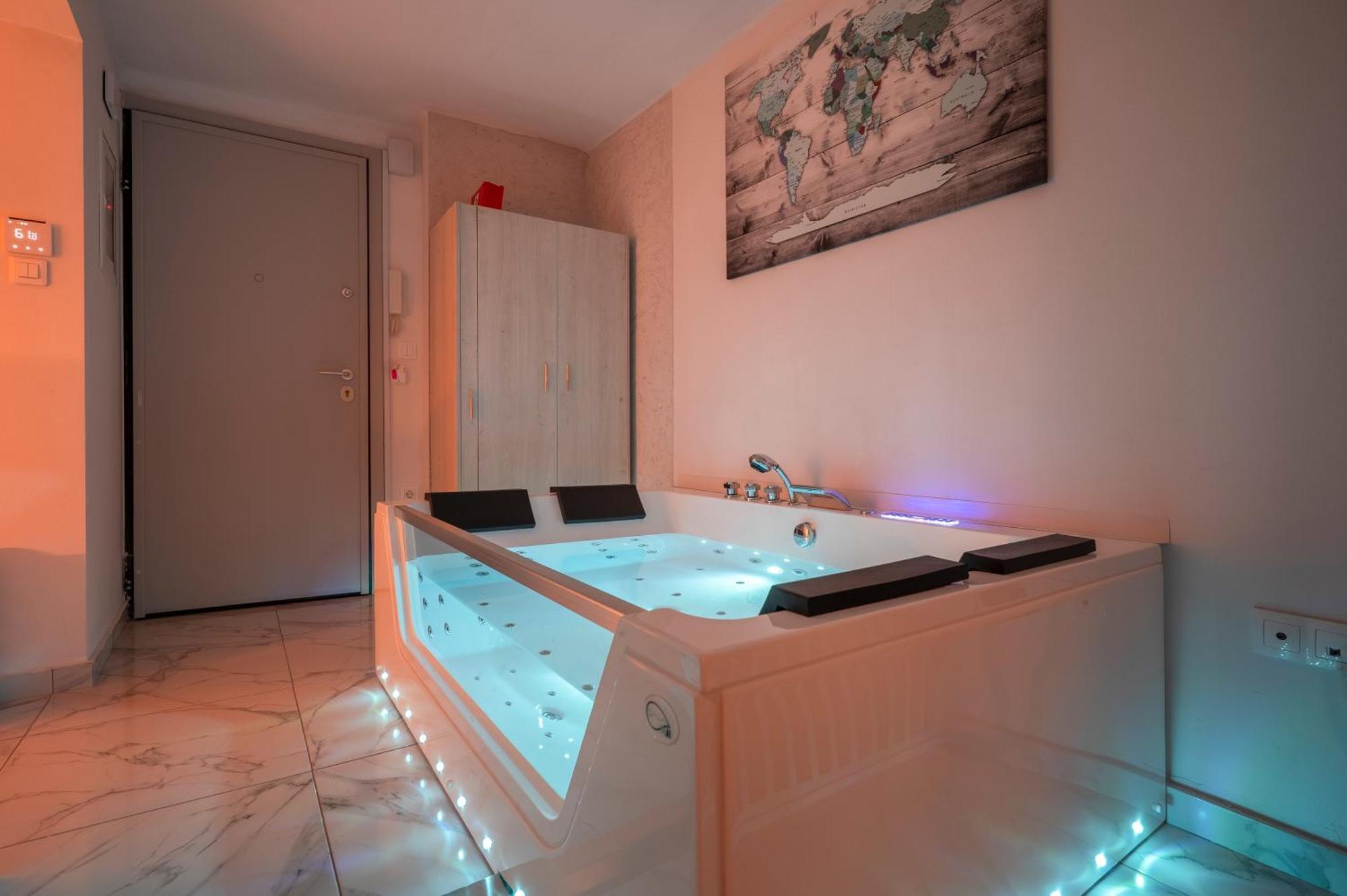 Premium Jacuzzi Suite At The City Center, By Aqua Platinum Salonic Exterior foto