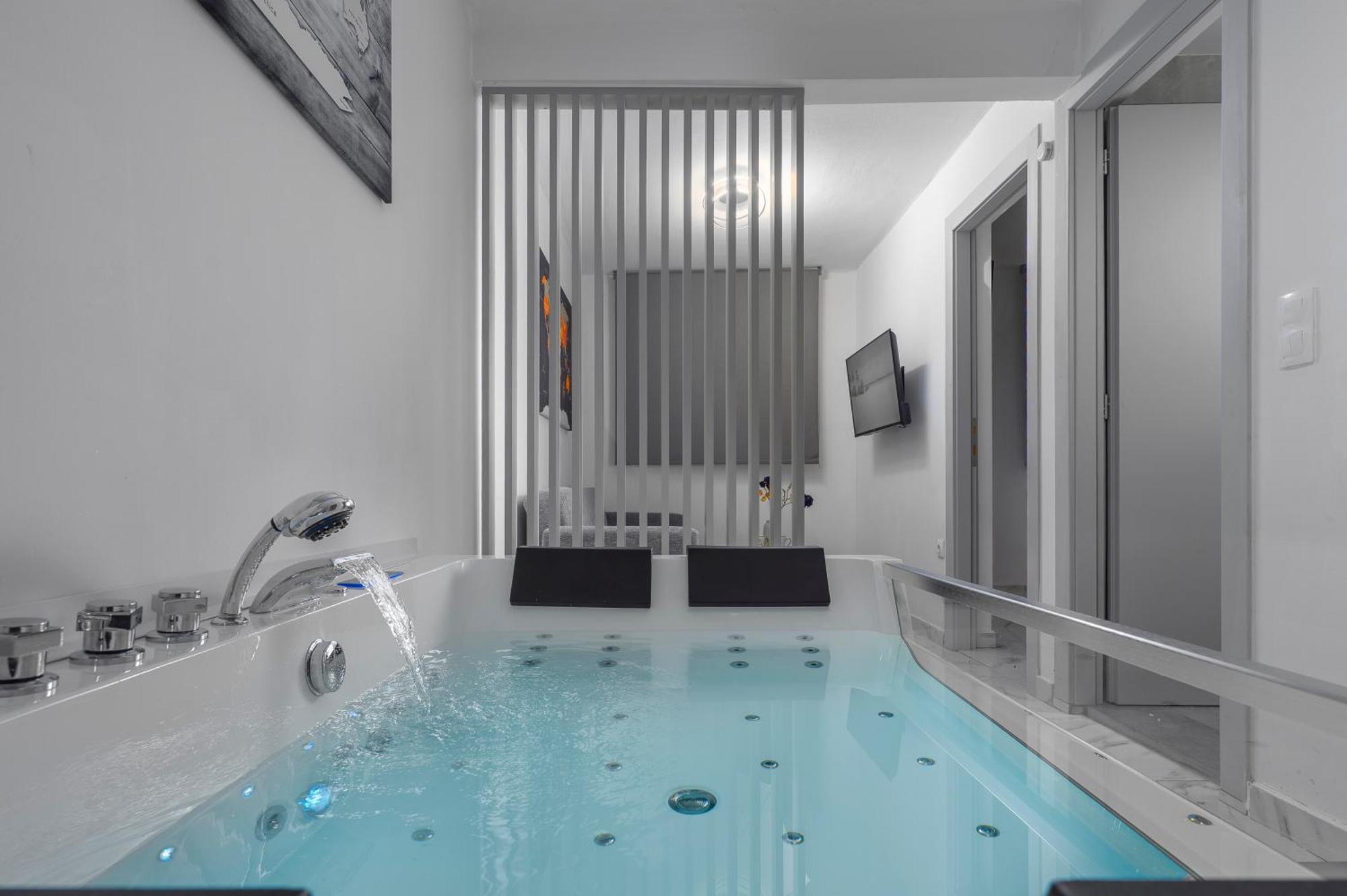Premium Jacuzzi Suite At The City Center, By Aqua Platinum Salonic Exterior foto